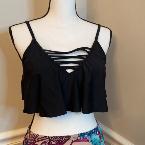 Rue21 bikini top with cut out size medium - Picture 1 of 7